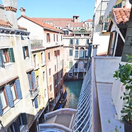 Ai Bareteri Luxury Canal View Venedig Exterior foto