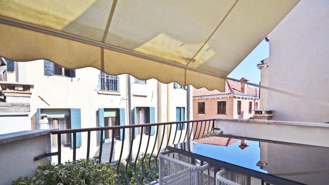 Ai Bareteri Luxury Canal View Venedig Exterior foto