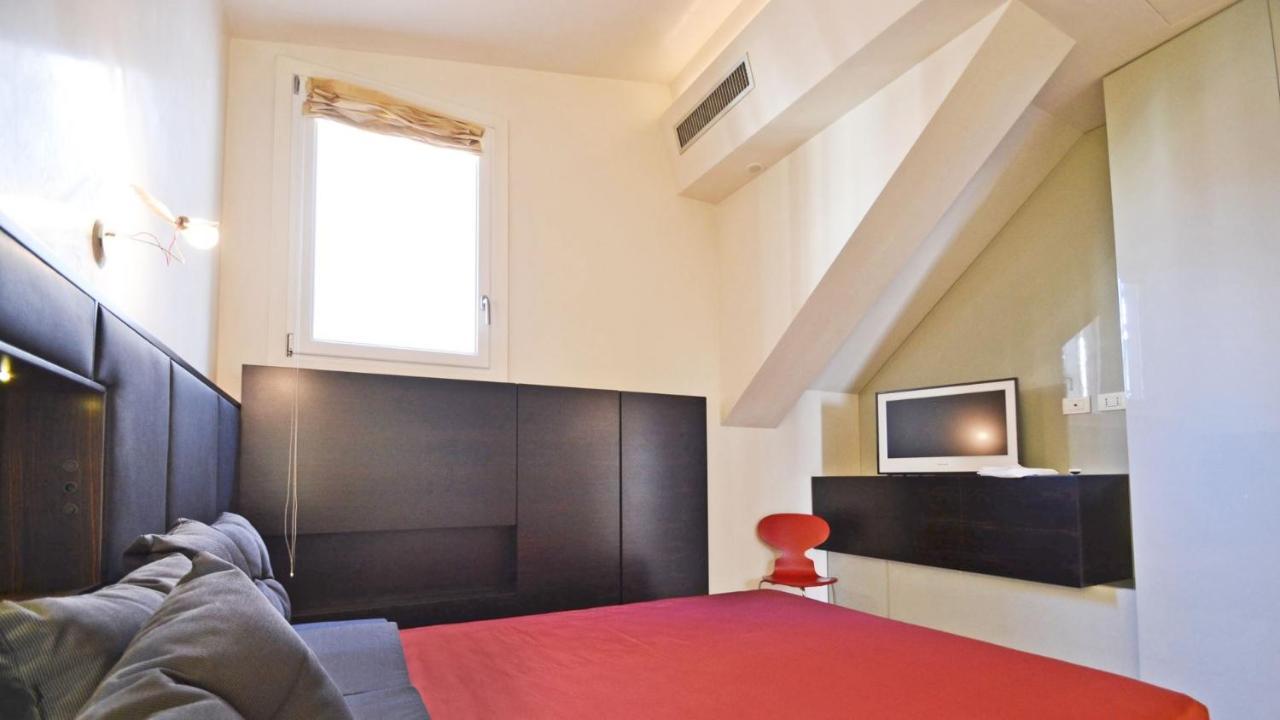Ai Bareteri Luxury Canal View Venedig Exterior foto
